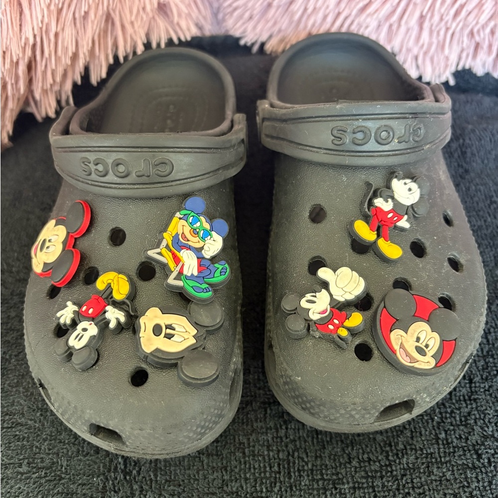 CROCS Kids' Black - with Mickey Mouse Charms